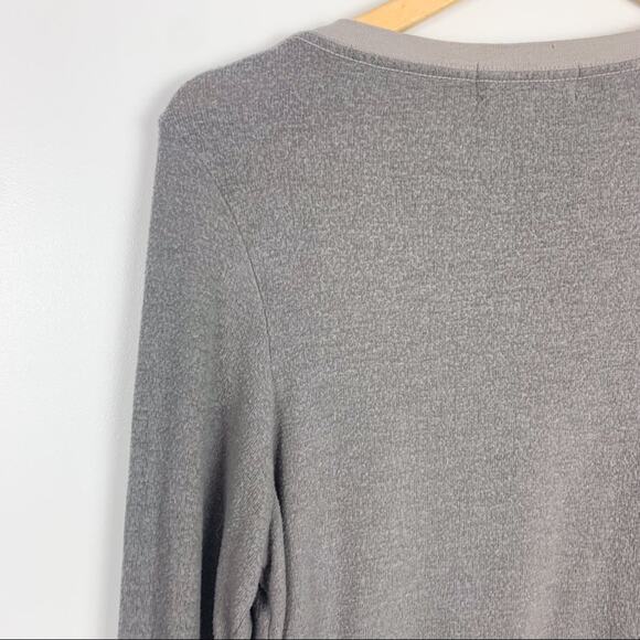 Wildfox Grey Feather Graphic Oversized Pullover Sweatshirt Size Extra Small - Picture 9 of 13